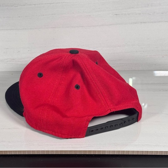 New Era Red and Black Snapback Hat Miami Heat - Picture 4 of 4
